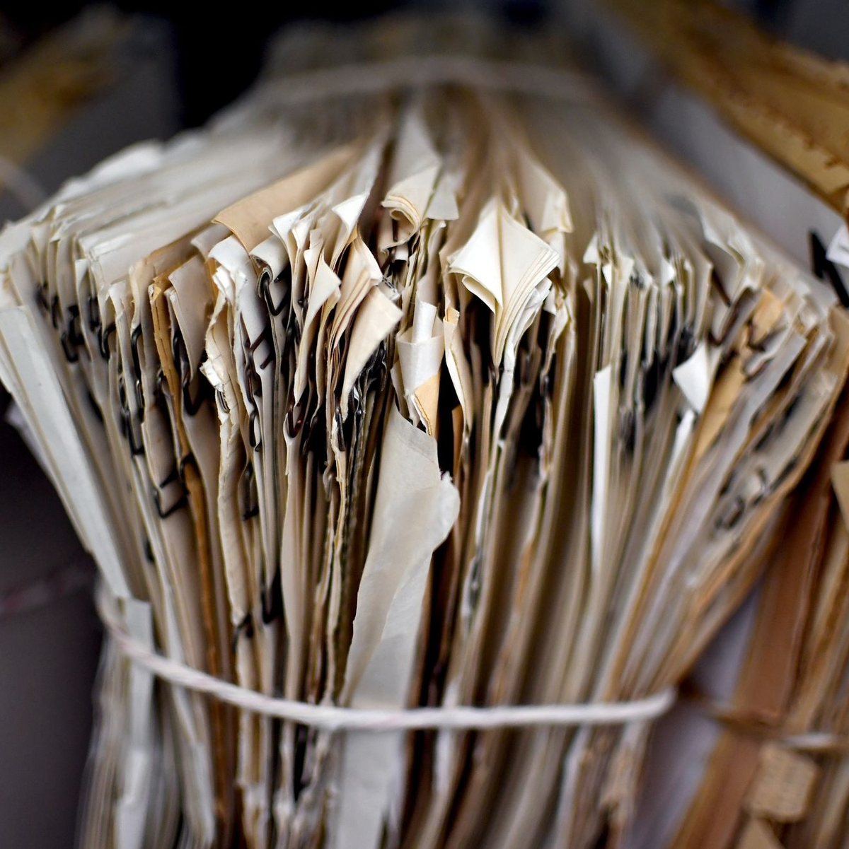 Millionen von Akten der ehemaligen DDR-Staatssicherheit wurden gesichert. (Archivbild) - Foto: Britta Pedersen/dpa-Zentralbild/dpa