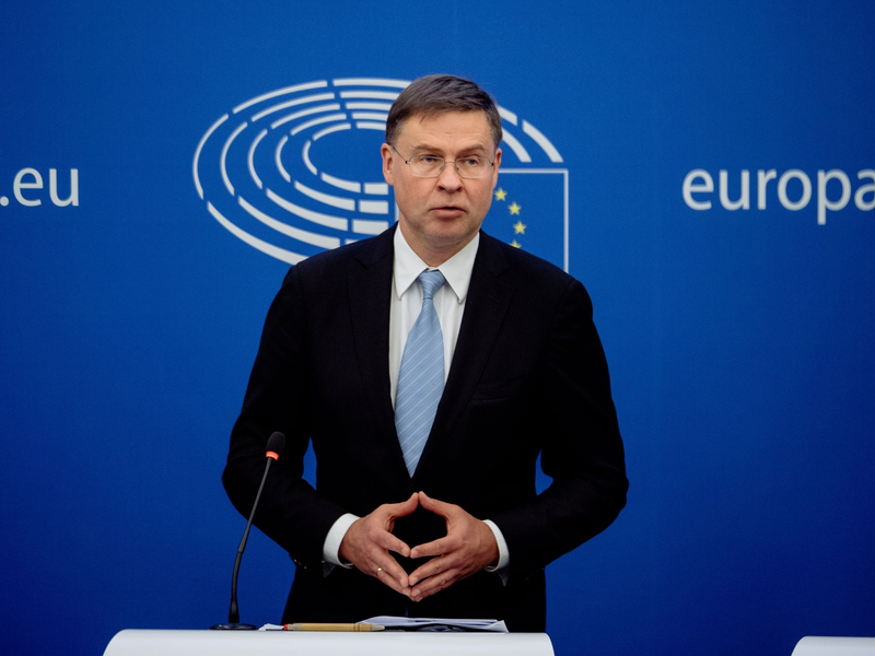 «Hätten wir beide Optionen - Euro-Bargeld und einen digitalen Euro -, so könnten alle frei wählen, wie sie bezahlen möchten»: Valdis Dombrovskis. - Foto: Valentine Zeler/European Commission/dpa