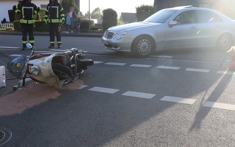 POL-HF: Verkehrsunfall- Mercedes prallt gegen Lkw - Foto: presseportal.de