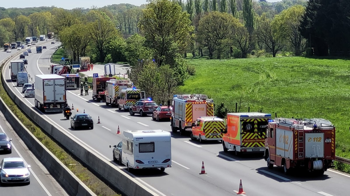FW Ratingen: 14.05.24, BAB3, VU mit mehreren Verletzten - Foto: presseportal.de