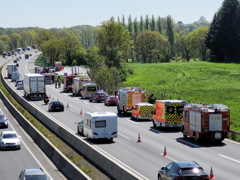 FW Ratingen: 14.05.24, BAB3, VU mit mehreren Verletzten - Foto: presseportal.de