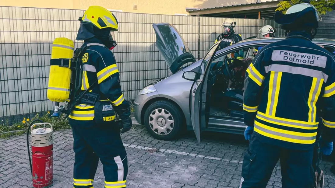 FW-BN: Feuerwehr und Bonner Hilfsorganisationen unterstützen bei der Evakuierung einer Regionalbahn - Bild: presseportal.de