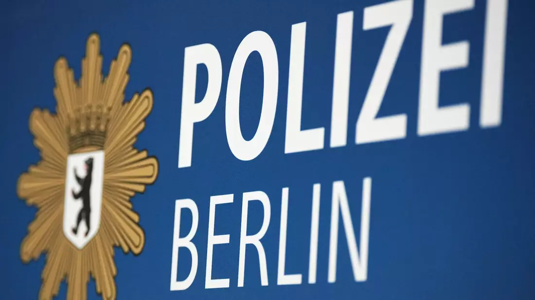 Am Freitagabend wurde die Polizei zu einem Tatort in Lindow gerufen. (Symbolbild) - Bild: Soeren Stache/dpa