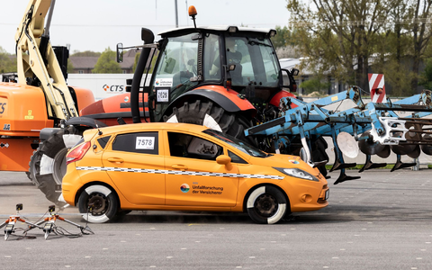 Nach neuen Untersuchungen ist die Generation 50plus bei Autounfällen besonders schlecht geschützt (Foto Archiv)  - Foto: Christoph Reichwein/dpa
