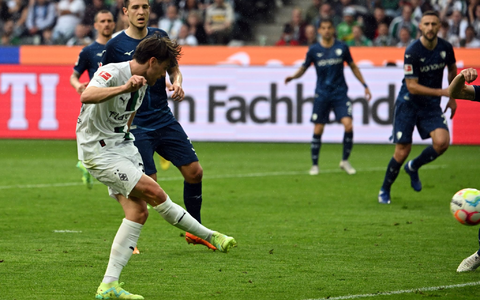 Gladbachs Torschützen unter sich.  - Foto: Federico Gambarini/dpa