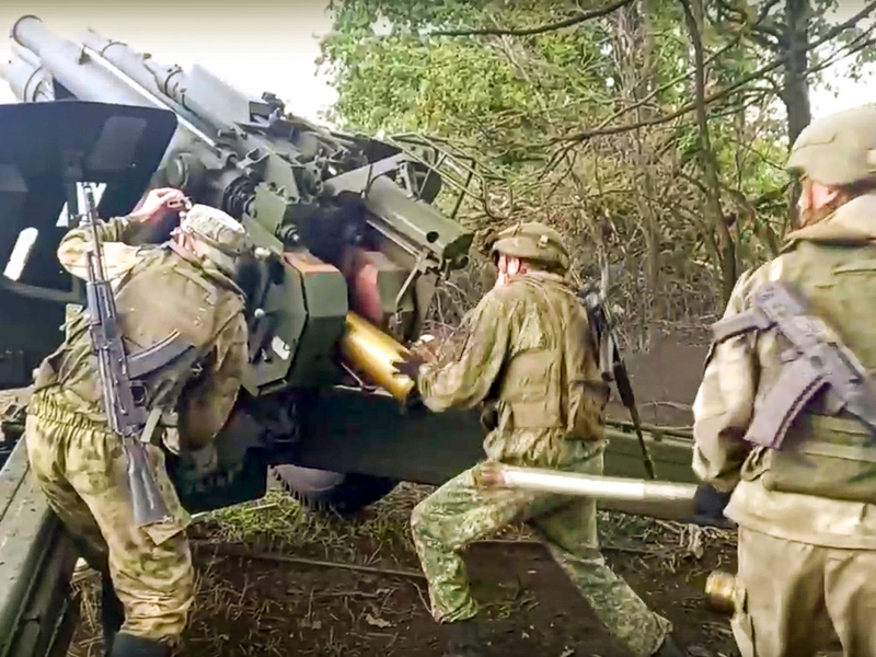 Eine russische Gleitbombe soll ein ukrainisches Gefängnis getroffen haben. (Archivbild) - Foto: Uncredited/Rusian Defense Ministry Press Service/AP/dpa