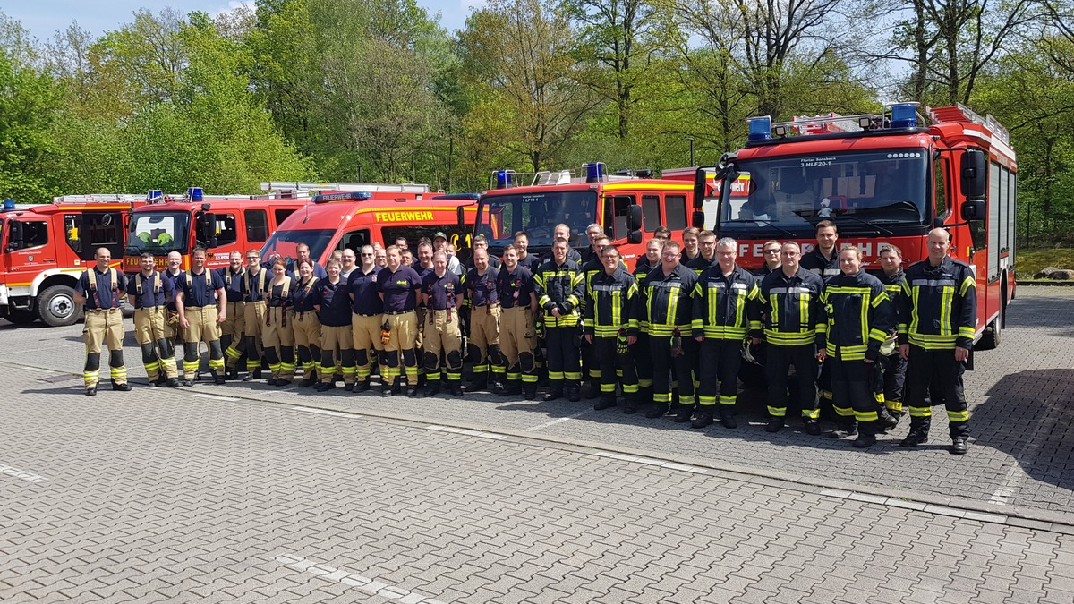 FW-E: Arbeitsunfall mit Müllfahrzeug - ein Arbeiter verletzt - Foto: presseportal.de