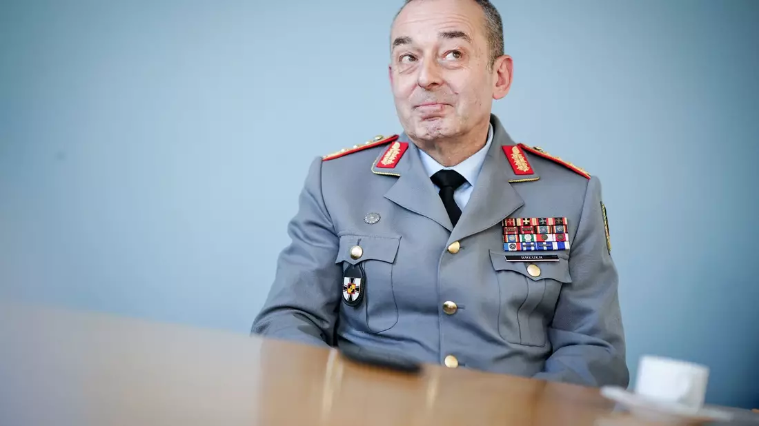 Das Bundeswehr-Manöver Quadriga sende auch ein Signal an die Deutschen, so Generalinspekteur Carsten Breuer: «Auf uns ist Verlass.» - Bild: Kay Nietfeld/dpa