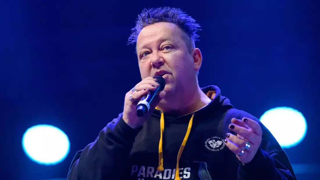 Will sich nicht «von irgendeinem Mob» vorschreiben lassen, wann und wo er auftrete: Sebastian Krumbiegel (Archivbild). - Bild: Jonas Walzberg/dpa
