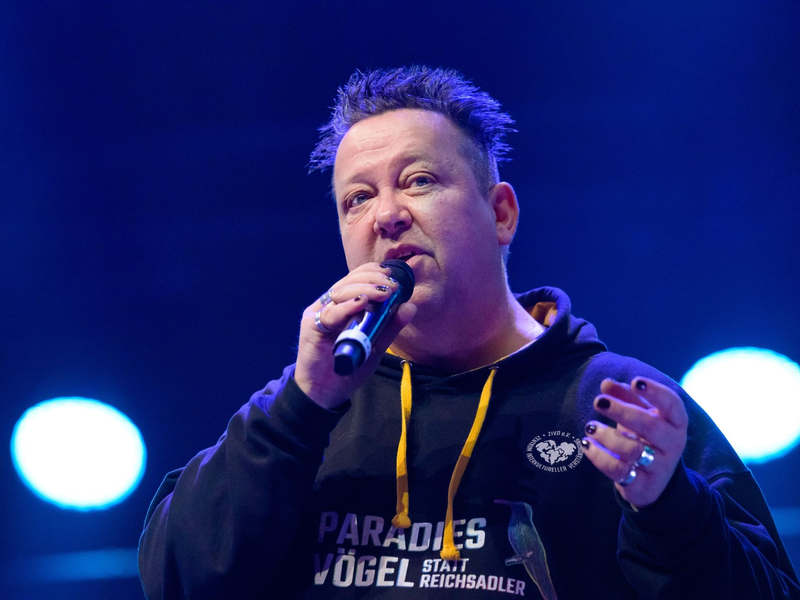 Will sich nicht «von irgendeinem Mob» vorschreiben lassen, wann und wo er auftrete: Sebastian Krumbiegel (Archivbild). - Foto: Jonas Walzberg/dpa