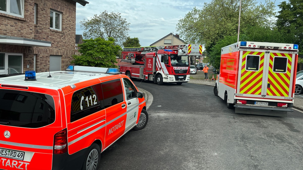 FW Moers: Großbrand an Baumarkt in Moers-Scherpenberg - Foto: presseportal.de