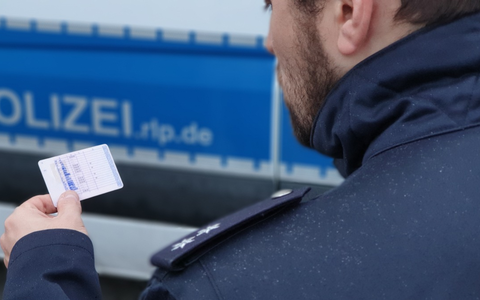 POL-PDNW: ZVD Rheinpfalz: Kontrolle des Sonntagsfahrverbots deckt Urkundenfälschung auf - Foto: presseportal.de