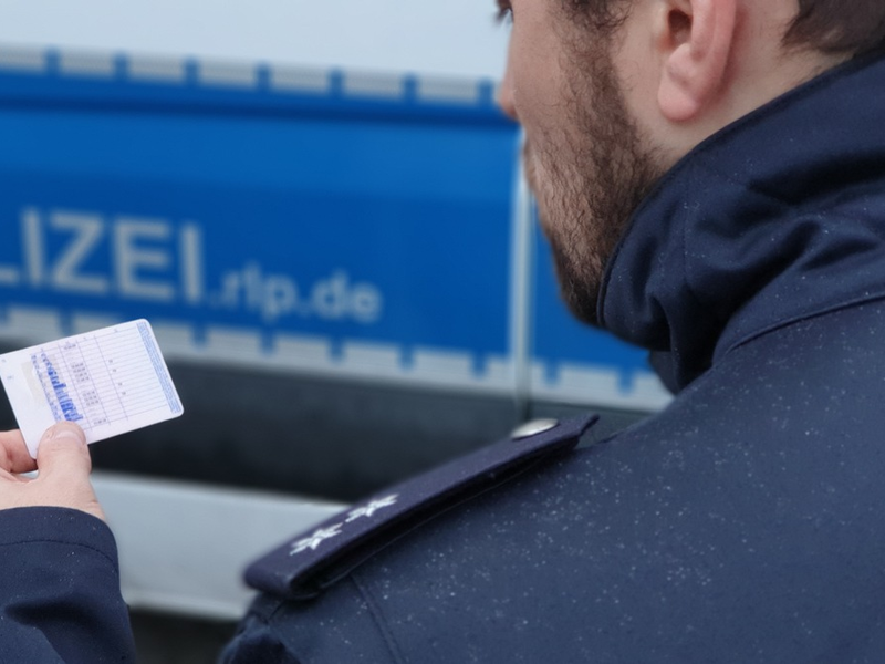 POL-PDNW: ZVD Rheinpfalz: Kontrolle des Sonntagsfahrverbots deckt Urkundenfälschung auf - Foto: presseportal.de