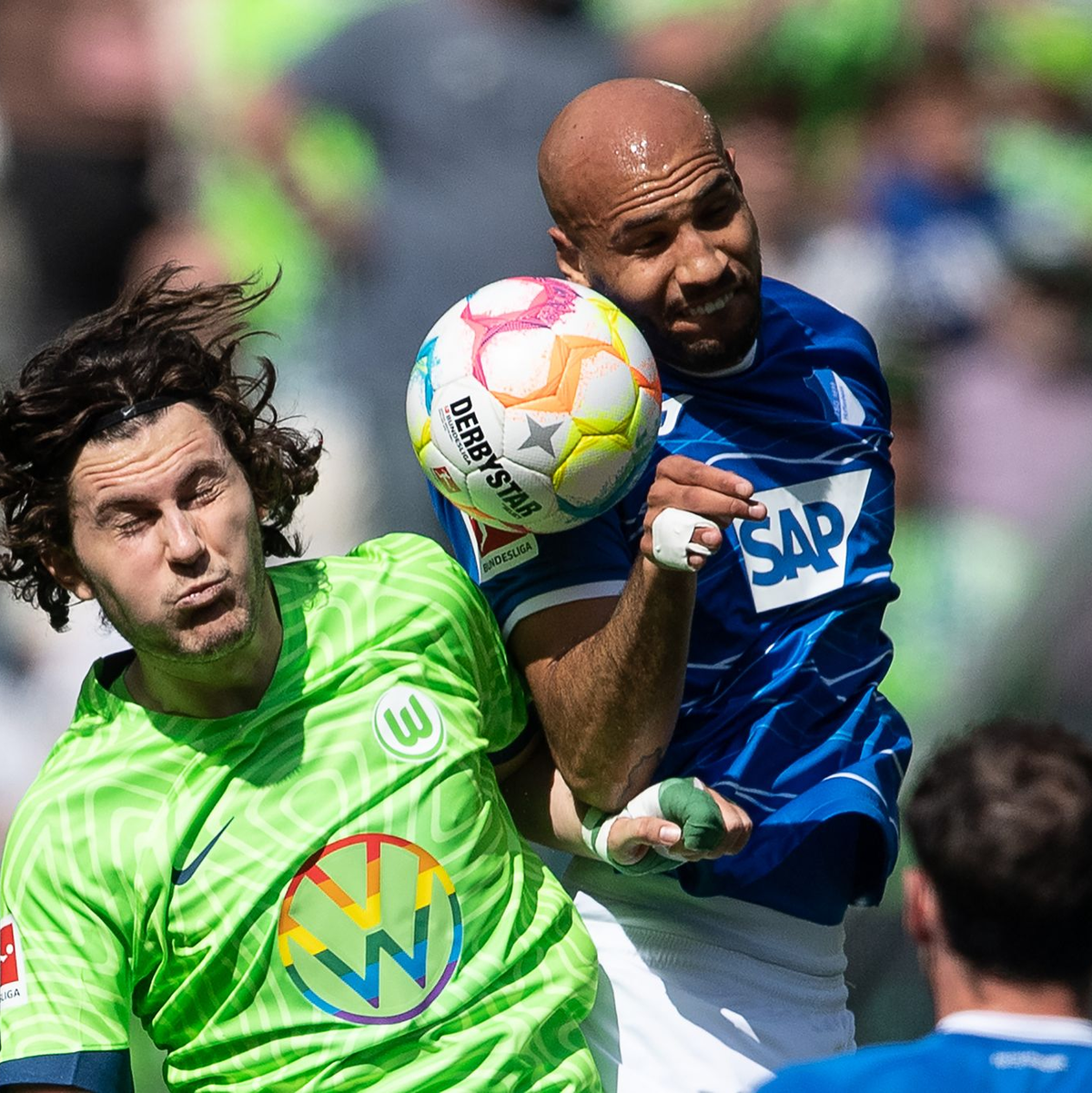 Wolfsburg und Hoffenheim boten einen hart umkämpften, aber wenig spektakulären Pokalkampf. - Foto: Swen Pförtner/dpa