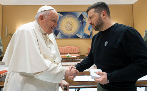 Der ukrainische Präsident Selenskyj wird bei der Papst-Trauerfeier nun doch anwesend sein. (Archivbild) - Foto: -/Vatican Media/dpa Der ukrainische Präsident Selenskyj wird bei der Papst-Trauerfeier nun doch anwesend sein. (Archivbild) - Foto: -/Vatican Media/dpa