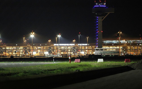 Flughafen BER bei Nacht - Foto: ?ber dts Nachrichtenagentur