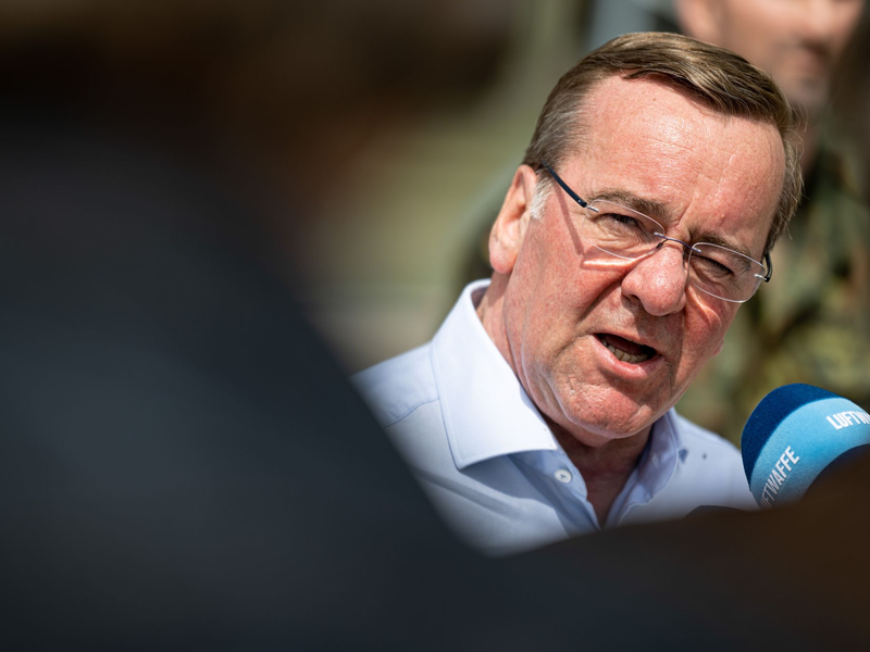 Bundesverteidigungsminister Boris Pistorius verzichtet auf eine Reise in den Irak. - Foto: Fabian Sommer/dpa