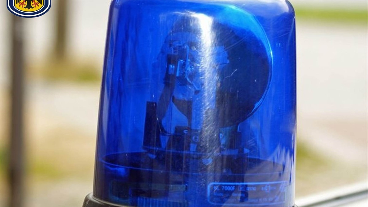 BPOL-BadBentheim: Rassistischer Vorfall in Fan-Sonderzug nach Saarbrücken - Bundespolizei bittet um Hinweise - Foto: presseportal.de