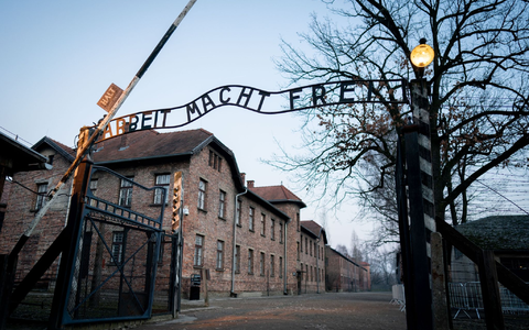Im Konzentrations- und Vernichtungslager Auschwitz ermordeten die Nationalsozialisten mindestens 1,1 Millionen Menschen, meist Jüdinnen und Juden. - Foto: Kay Nietfeld/dpa