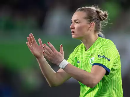 Große Freude: Wolfsburgs Alexandra Popp eröffnet gegen Frankfurt den Torreigen. - Foto: Swen Pförtner/dpa