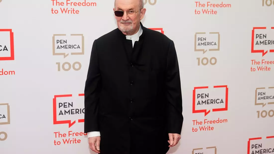 Der Schriftsteller Salman Rushdie  während der PEN America Literary Gala im Mai 2023. - Bild: Frank Franklin II/AP/dpa