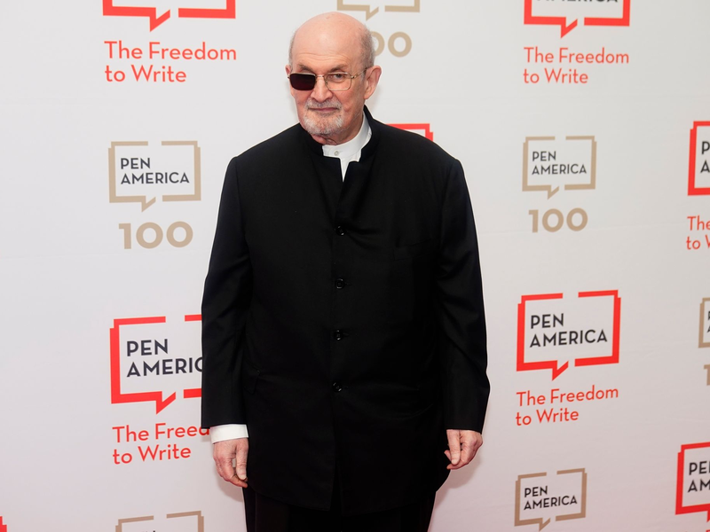 Bereits 2007 wurde Salman Rushdie in Anerkennung seines Lebenswerks in Großbritannien zum Ritter geschlagen. - Foto: Frank Franklin II/AP/dpa