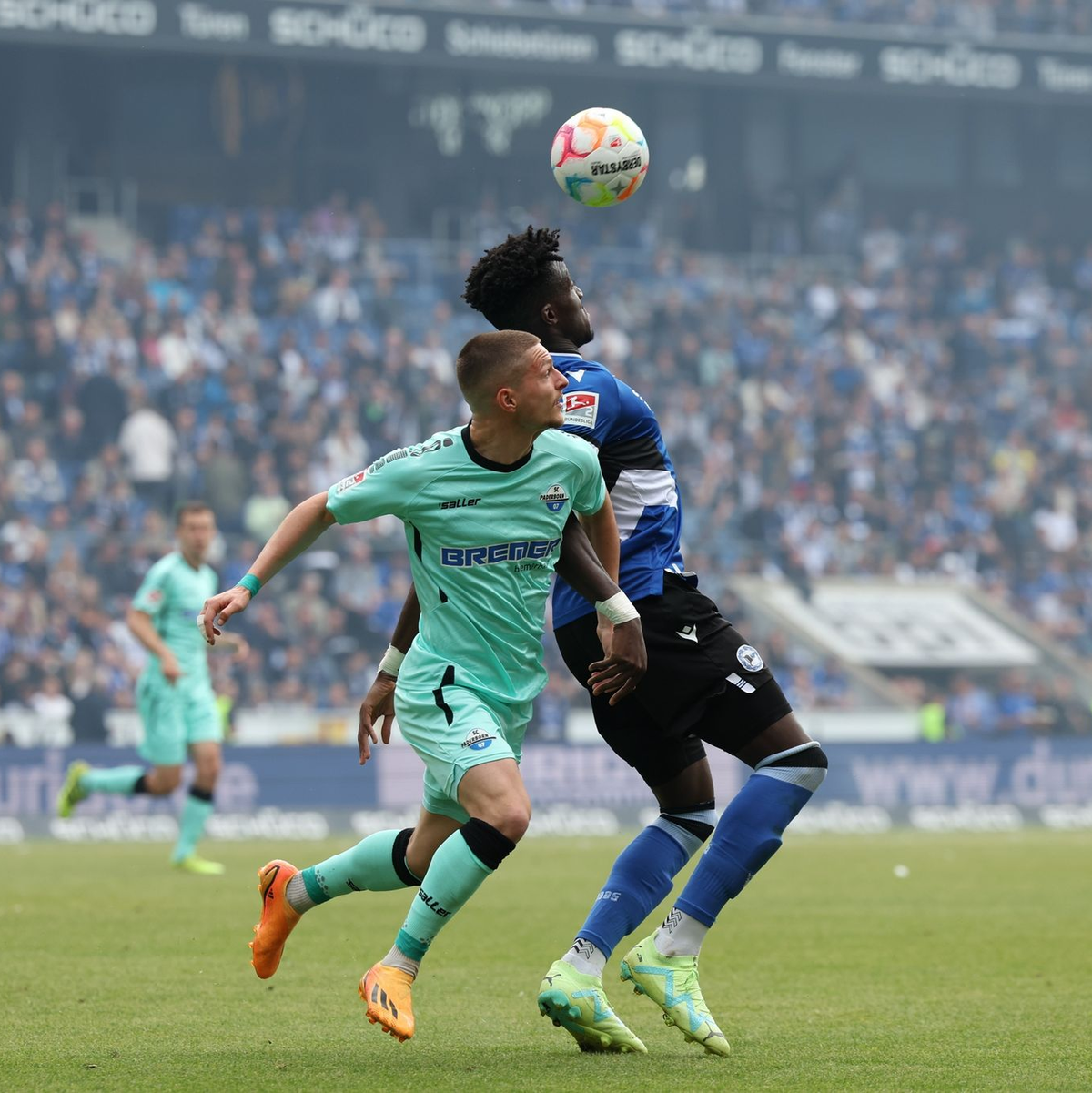 Die Franzosen um Kylian Mbappé (M.) kamen gegen Polen nur zu einem Unentschieden. - Foto: Friso Gentsch/dpa