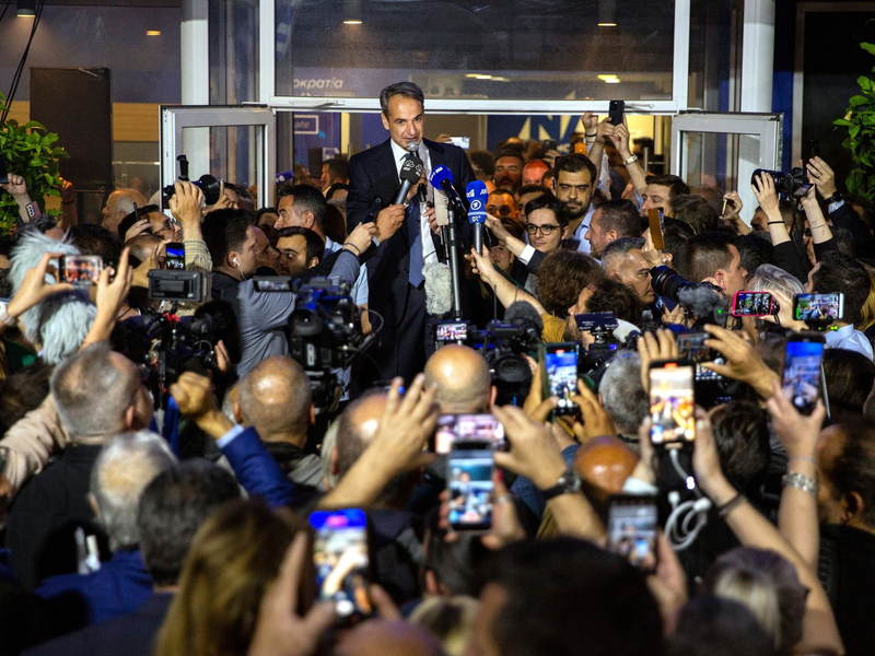 Kyriakos Mitsotakis, griechischer Ministerpräsident und Vorsitzender der Partei Nea Dimokratia (ND, Neue Demokratie), vor der Zentrale seiner Partei in Athen. - Foto: Socrates Baltagiannis/
