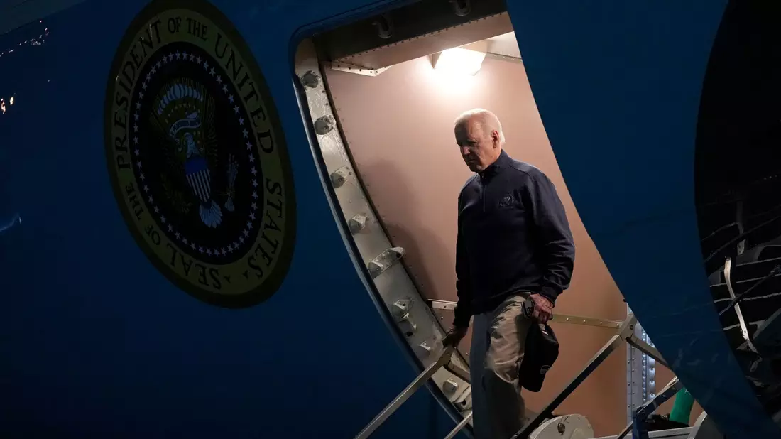 US-Präsident Joe Biden gibt sich geschlagen und zieht sich auf Druck seiner Parteikollegen aus dem Wahlkampf zurück. (Archivbild) - Bild: Susan Walsh/AP