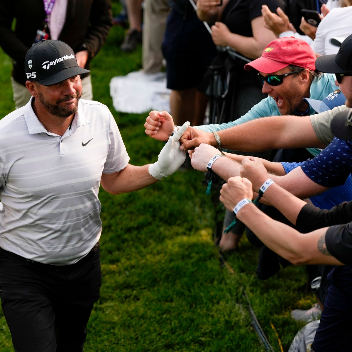 Michael Block wird von den Golf-Fans gefeiert. - Foto: Seth Wenig/AP