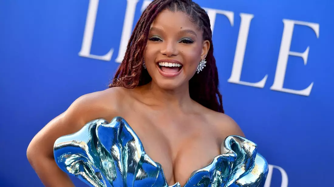 Halle Bailey bei zur Weltpremiere von Arielle im Dolby Theatre in Los Angeles. - Bild: Jordan Strauss/Invision via AP/dpa