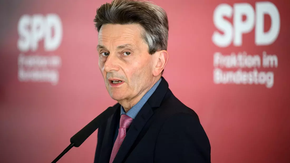 Rolf Mützenich zeigt sich verärgert über das Verhalten der Liberalen. - Bild: Bernd von Jutrczenka/dpa