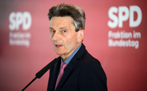 Rolf Mützenich zeigt sich verärgert über das Verhalten der Liberalen. - Foto: Bernd von Jutrczenka/dpa