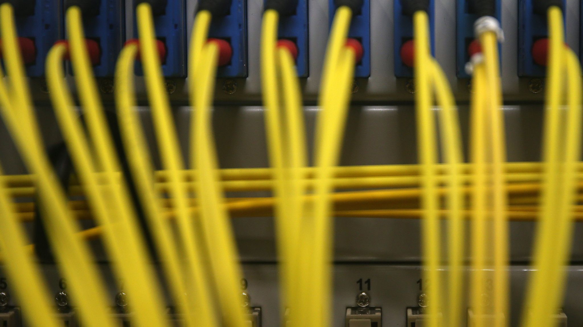 Auch wenn die Breitbandverbindung in Deutschland häufiger stockt, ist die Nachfrage nach superschnellen Gigabit-Verbindungen verhalten. - Foto: Oliver Berg/dpa