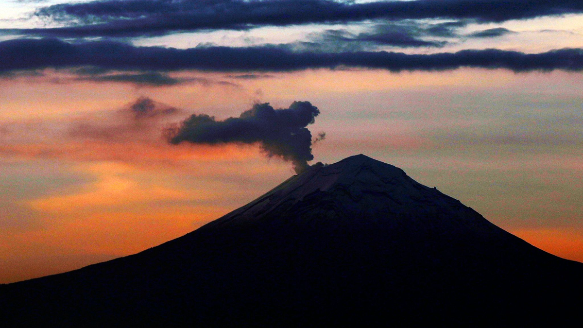 Der Popocatépetl - hier ein Foto aus dem Jahr 2019 - zählt zu den aktivsten Vulkanen Mexikos. - Foto: Marco Ugarte/AP/dpa