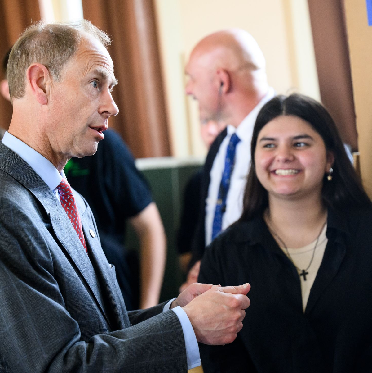 Prinz Edward beim Besuch der Schule am Schillerpark in Berlin-Wedding. - Foto: Bernd von Jutrczenka/dpa