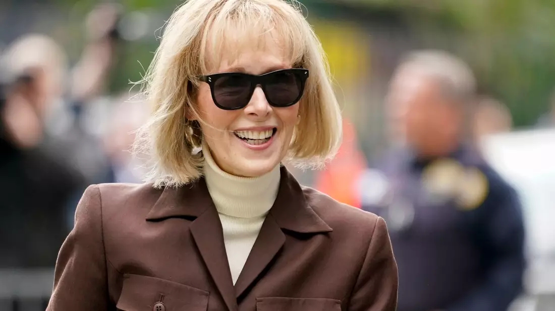 Eine New Yorker Geschworenenjury sieht es als erwiesen an, dass Donald Trump die US-Autorin E. Jean Carroll 1996 sexuell missbrauchte. - Bild: John Minchillo/AP/dpa