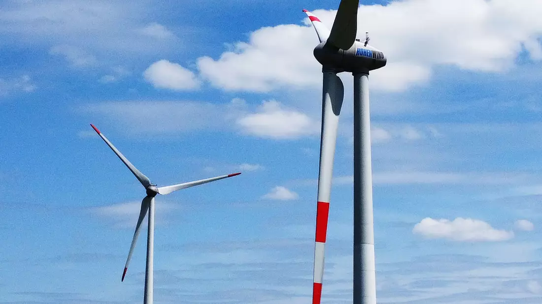 Nordrhein-Westfalen, Schleswig-Holstein und Niedersachsen trieben zuletzt den Ausbau von Windrädern voran. - Bild: Arne Dedert/dpa