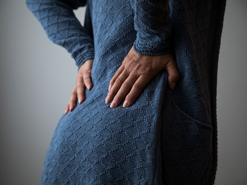 Unerklärliche Rückenschmerzen könnten ihre Ursache in verhärteten und versteiften Faszien haben. (Archivbild) - Foto: Christin Klose/dpa