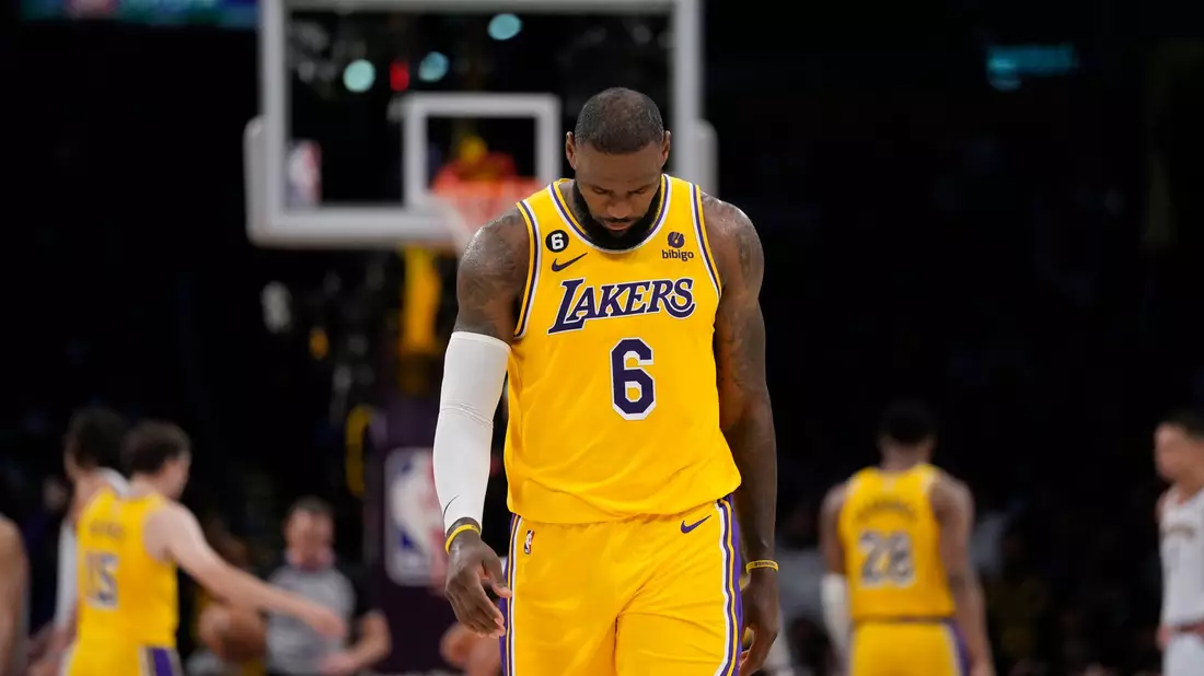 LeBron James war nach dem Playoff-Aus der Los Angeles Lakers enttäuscht. - Bild: Ashley Landis/AP