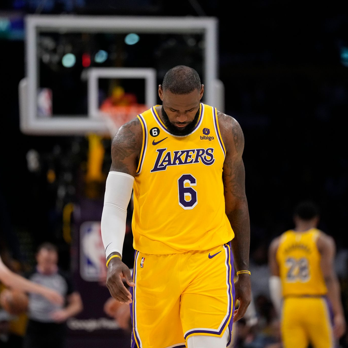 LeBron James war nach dem Playoff-Aus der Los Angeles Lakers enttäuscht. - Foto: Ashley Landis/AP