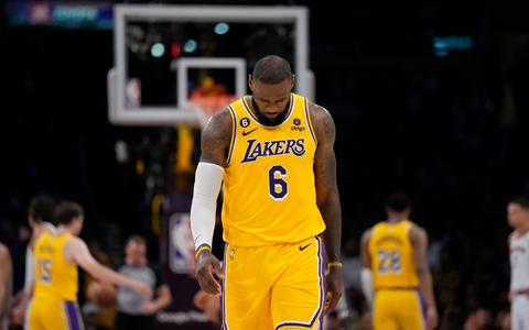 LeBron James war nach dem Playoff-Aus der Los Angeles Lakers enttäuscht. - Foto: Ashley Landis/AP