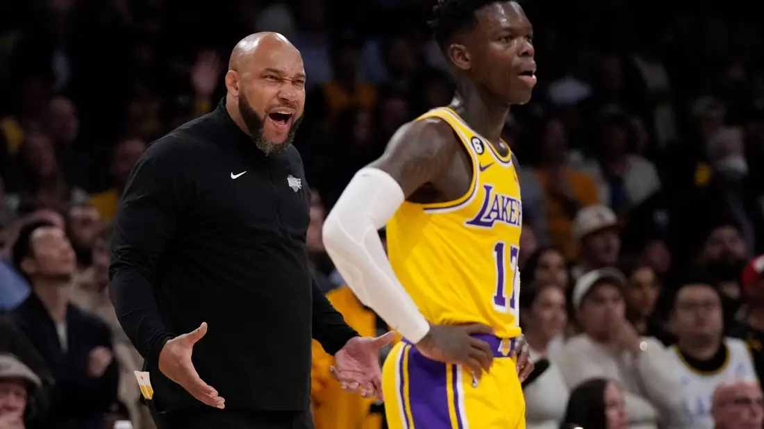 Dennis Schröder (r) von den Los Angeles Lakers reagiert neben Jamal Murray von den Denver Nuggets. - Bild: Ashley Landis/AP