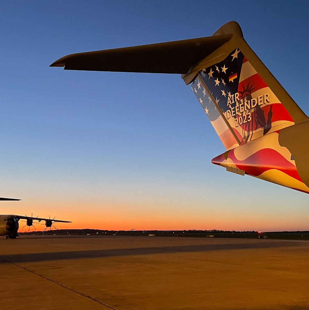 Ein Airbus A400M der Bundeswehr mit Sonderfolierung zur Übung Air Defender 2023. - Foto: Philipp Hiemer/Bundeswehr/dpa