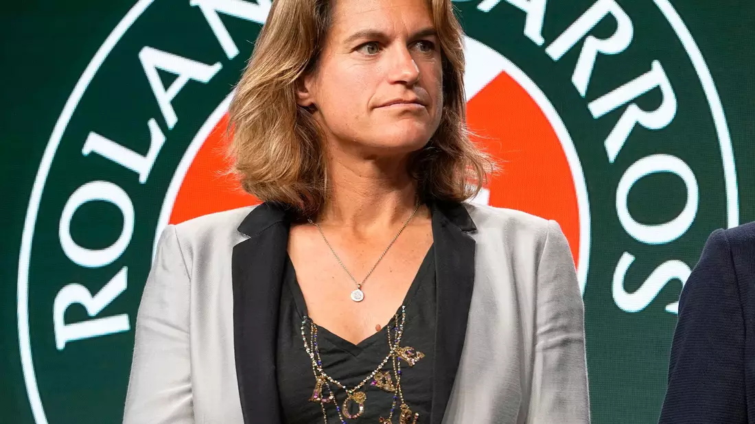 Amelie Mauresmo ist die Direktorin der French Open. - Bild: Michel Euler/AP/dpa