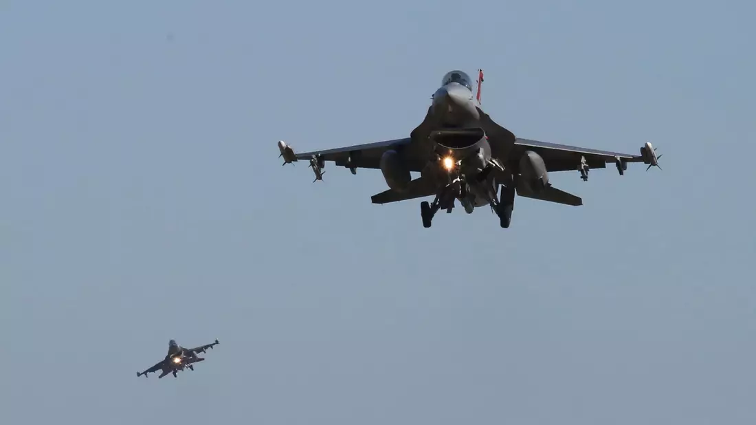F-16-Kampfjets der US-Luftwaffe bei einer Luftwaffenübung in Südkorea. - Bild: Ahn Young-joon/AP/dpa