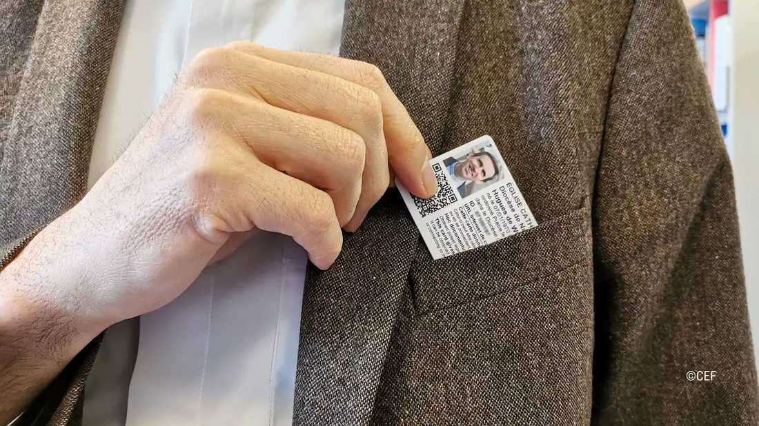Per QR-Code können Kirchenverantwortliche in Frankreich die Akte von Priestern aus dem Register aufrufen. - Bild: Conférence Des Évêque/dpa