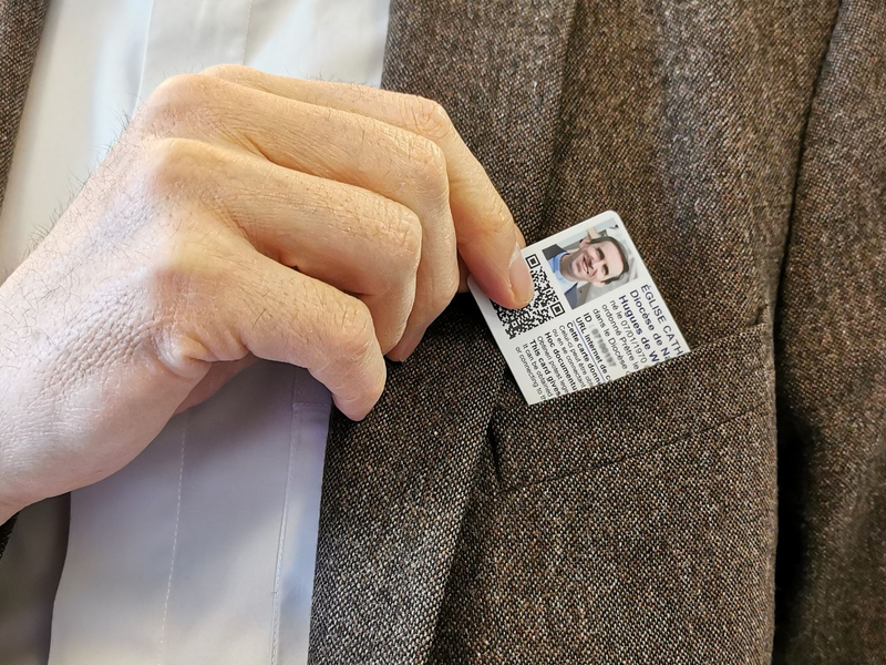 Per QR-Code können Kirchenverantwortliche in Frankreich die Akte von Priestern aus dem Register aufrufen. - Foto: Conférence Des Évêque/dpa