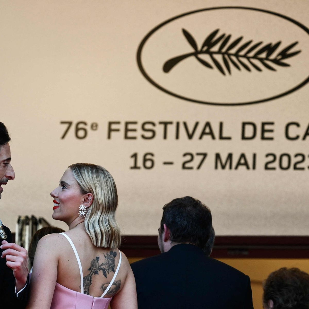 Im Fokus: Scarlett Johansson auf dem roten Teppich. - Foto: Christophe Simon/AFP/dpa