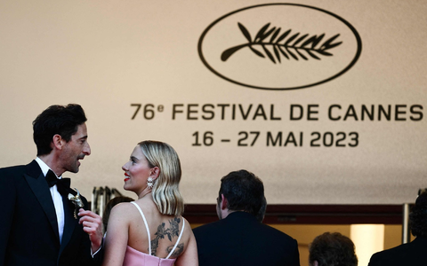 Im Fokus: Scarlett Johansson auf dem roten Teppich. - Foto: Christophe Simon/AFP/dpa